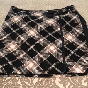 WHBM Plaid skirt in excellent condition